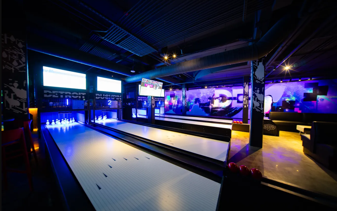 Five Iron Golf bietet Detroit Duckpin Bowling – Detroit, Michigan
