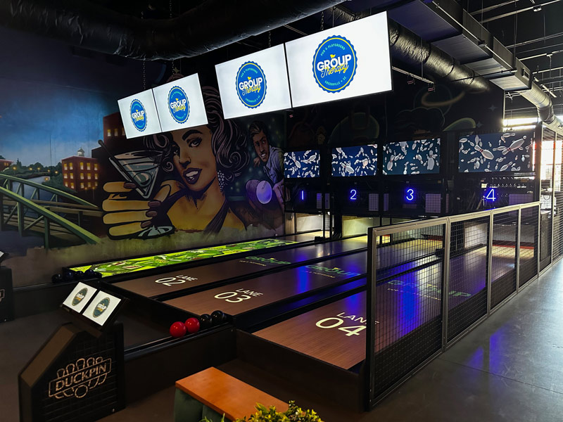 Duckpin-Installation mit Funkplattform und On-Lane-Projektion in Greenville, SC