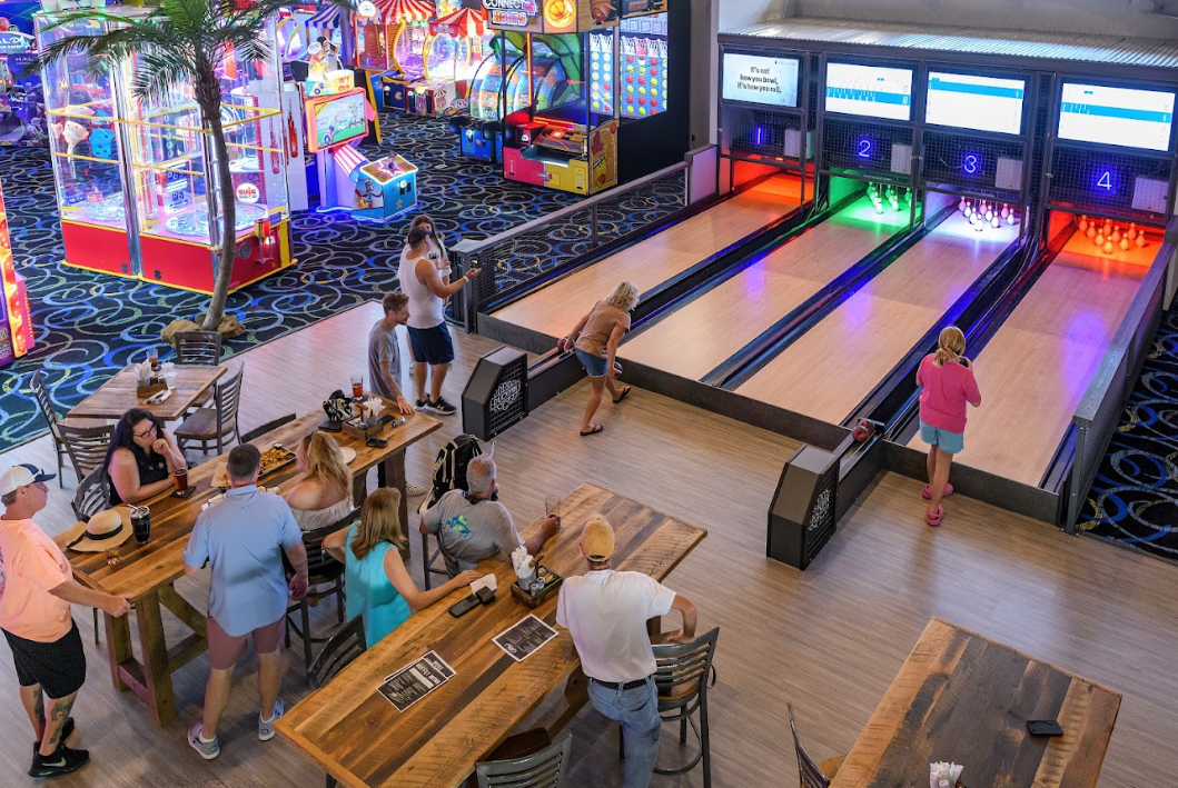 Duckpin Bowling At Game Changer Fun Center Inside Lanier Islands In Georgia 2, Funk Nordamerika