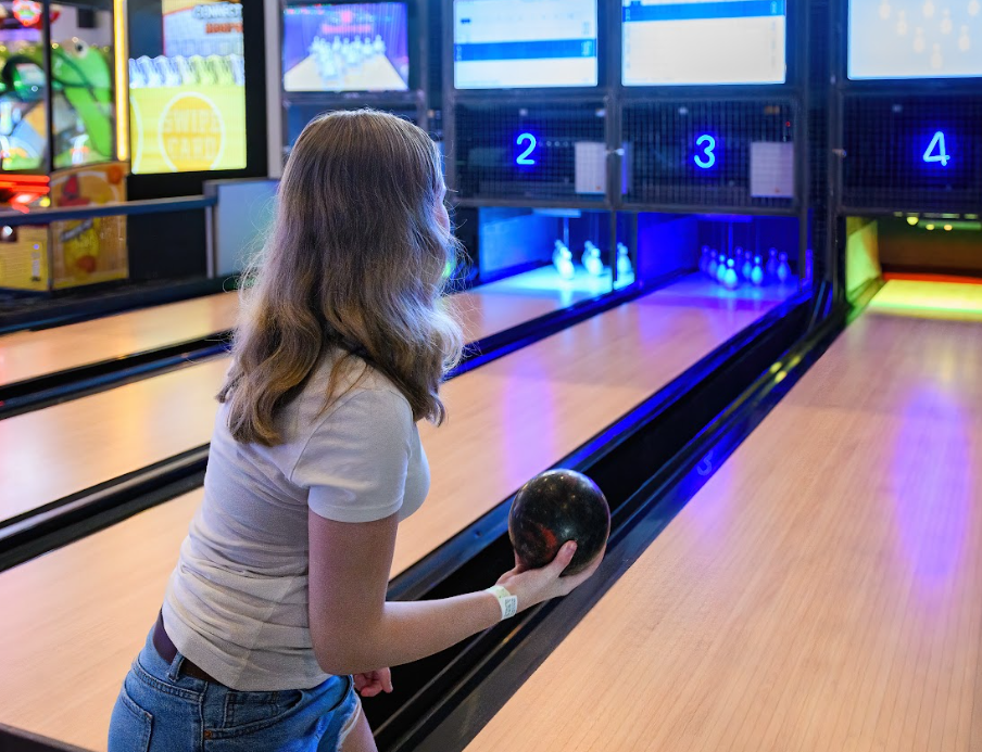Duckpin Bowling At Game Changer Fun Center Inside Lanier Islands In Georgia, Funk Nordamerika