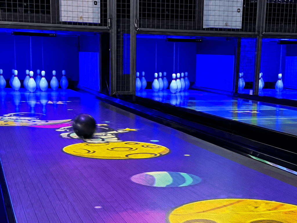 Social Gaming Bowls And Blasters 02, Funk Bowling